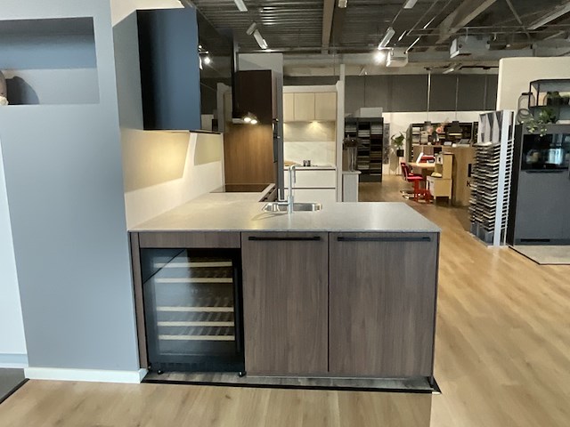 Keuken met inbouwapparatuur, nobilia, riva, noten milano - afbeelding 12 van  17