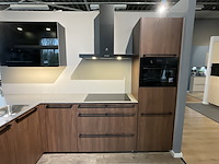 Keuken met inbouwapparatuur, nobilia, riva, noten milano - afbeelding 13 van  17