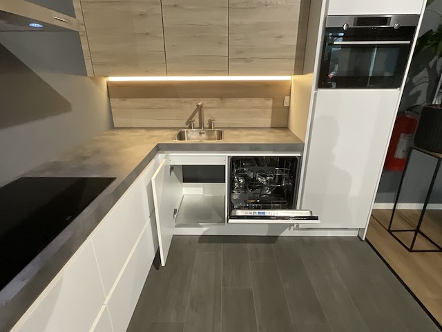 Keuken met inbouwapparatuur, nobilia, van gogh /dali, alpin wit-eiken san remo - afbeelding 3 van  15