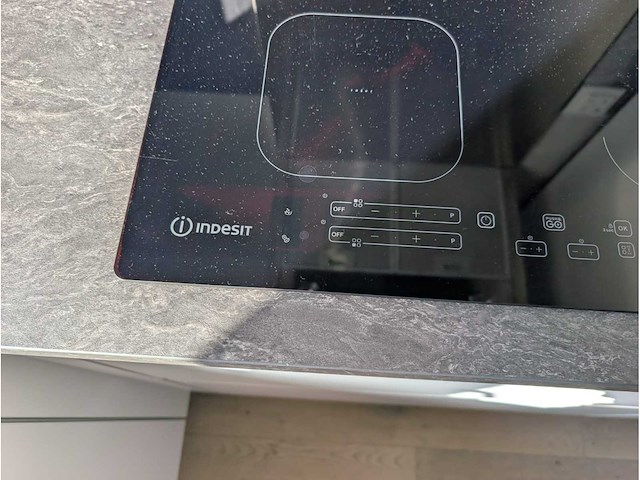 Keuken met indesit/siemens apparatuur - afbeelding 6 van  23