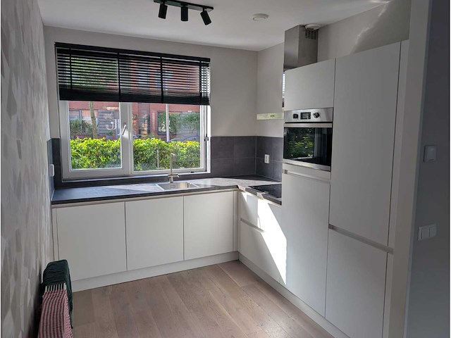 Keuken met indesit/siemens apparatuur - afbeelding 1 van  23