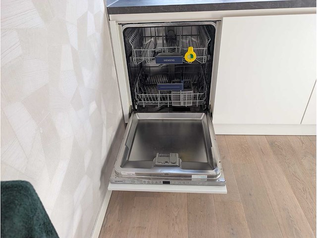 Keuken met indesit/siemens apparatuur - afbeelding 17 van  23