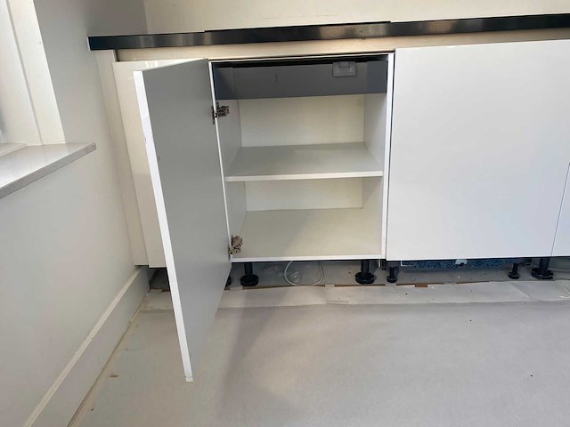 Keuken met inventum apparatuur - afbeelding 10 van  16