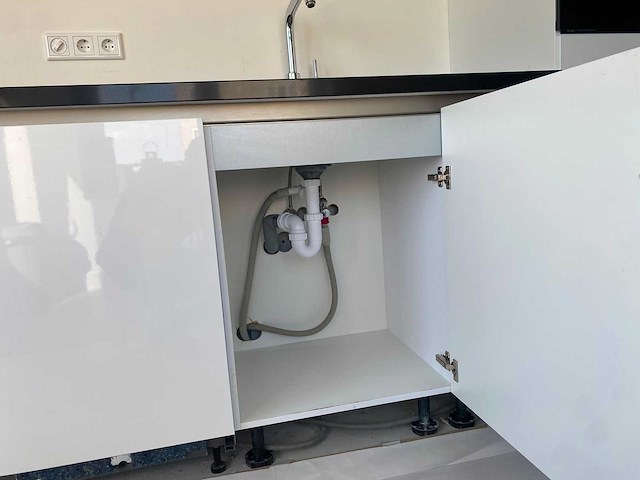 Keuken met inventum apparatuur - afbeelding 14 van  16