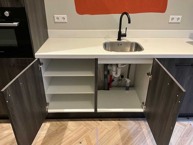 Keuken met inventum apparatuur - afbeelding 10 van  33