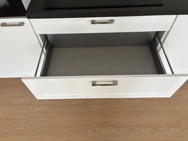 Keuken met inventum apparatuur - afbeelding 10 van  23