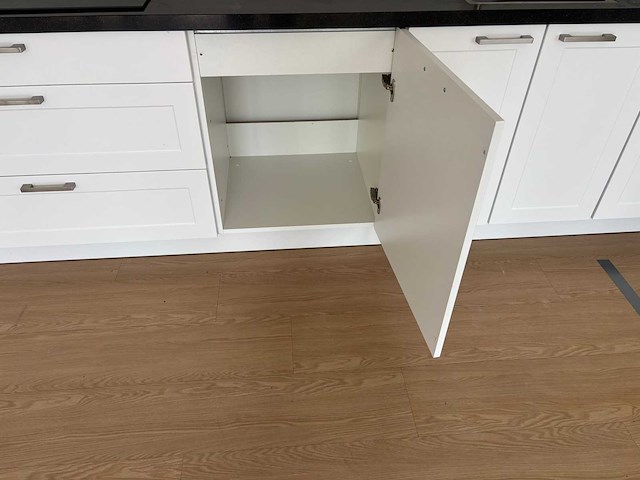 Keuken met inventum apparatuur - afbeelding 12 van  23