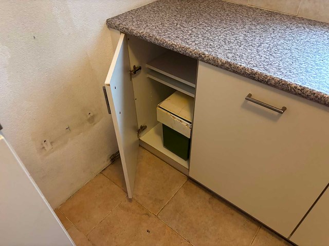 Keuken met keukenapparatuur - afbeelding 3 van  24