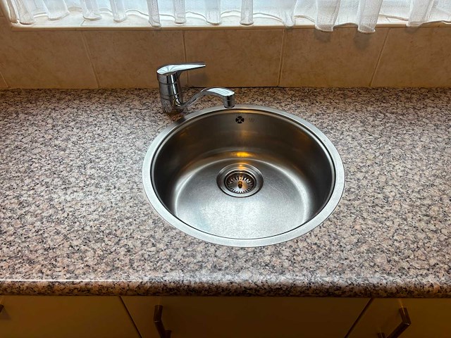 Keuken met keukenapparatuur - afbeelding 6 van  24
