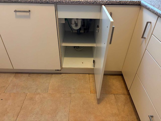 Keuken met keukenapparatuur - afbeelding 7 van  24