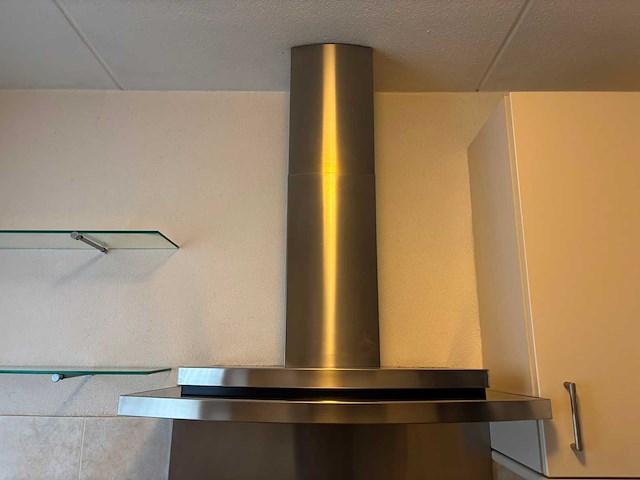 Keuken met keukenapparatuur - afbeelding 10 van  24