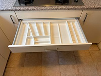 Keuken met keukenapparatuur - afbeelding 13 van  24