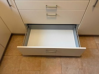 Keuken met keukenapparatuur - afbeelding 14 van  24