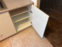 Keuken met keukenapparatuur - afbeelding 16 van  24
