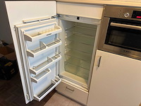 Keuken met keukenapparatuur - afbeelding 18 van  24