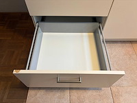 Keuken met keukenapparatuur - afbeelding 19 van  24