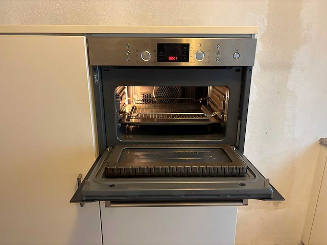 Keuken met keukenapparatuur - afbeelding 21 van  24