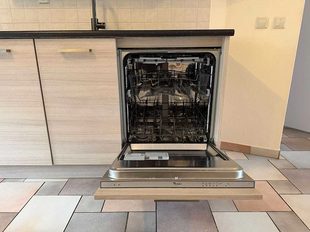 Keuken met m-system / whirlpool apparatuur - afbeelding 3 van  5