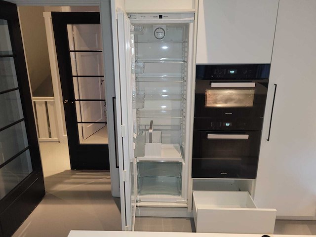 Keuken met miele apparatuur - afbeelding 8 van  39