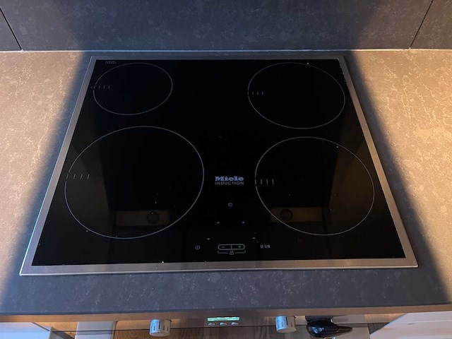 Keuken met miele apparatuur - afbeelding 17 van  26