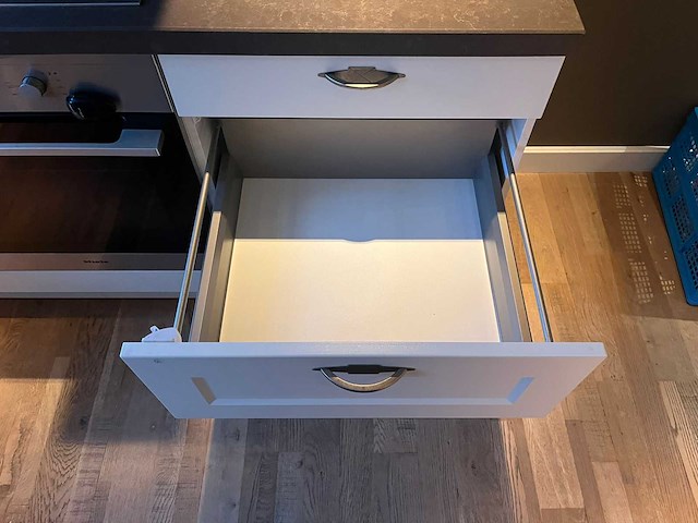 Keuken met miele apparatuur - afbeelding 2 van  16