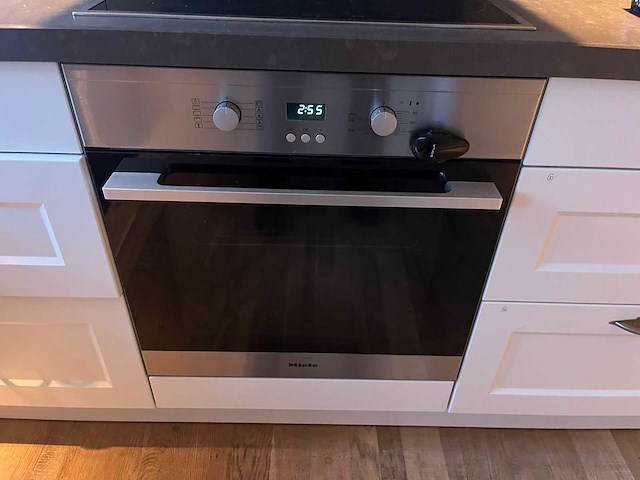 Keuken met miele apparatuur - afbeelding 3 van  16