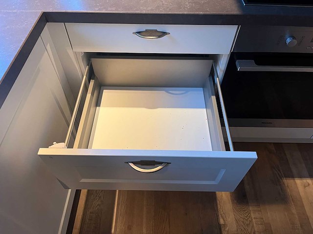 Keuken met miele apparatuur - afbeelding 5 van  16