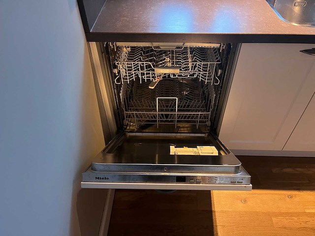 Keuken met miele apparatuur - afbeelding 8 van  16