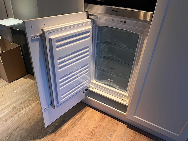 Keuken met miele apparatuur - afbeelding 11 van  16