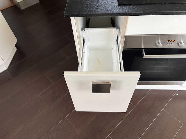 Keuken met miele / samsung apparatuur - afbeelding 37 van  62