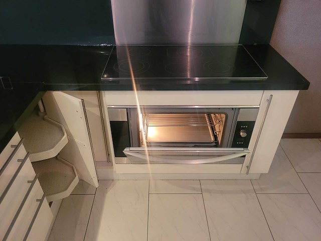 Keuken met miele/siemens apparatuur - afbeelding 3 van  25