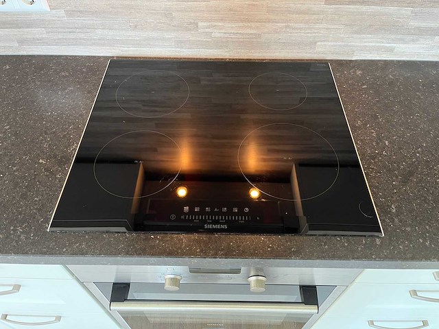 Keuken met miele/siemens apparatuur - afbeelding 10 van  18