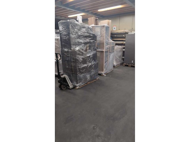 Keuken met pelgrim apparatuur - afbeelding 11 van  19