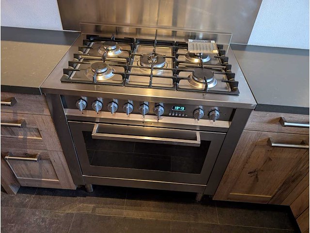 Keuken met pelgrim apparatuur - afbeelding 12 van  19