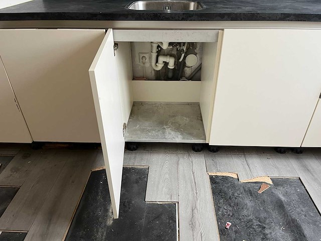 Keuken met pelgrim apparatuur - afbeelding 3 van  19