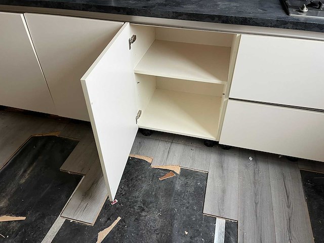 Keuken met pelgrim apparatuur - afbeelding 4 van  19