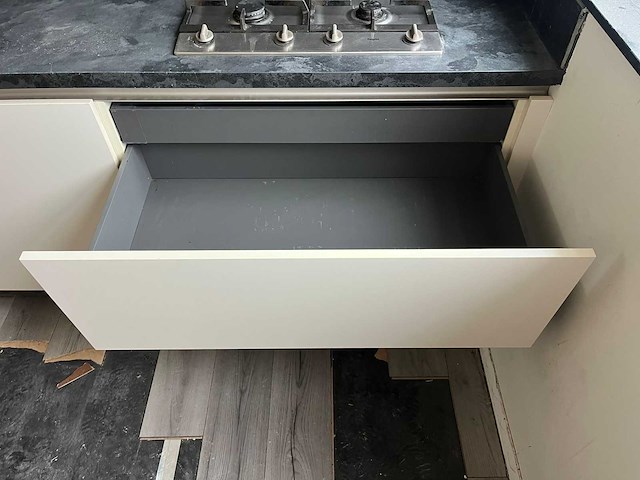 Keuken met pelgrim apparatuur - afbeelding 7 van  19