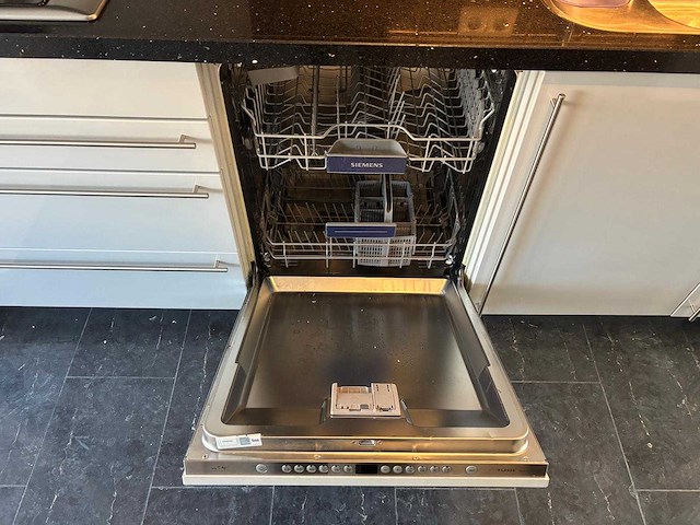 Keuken met siemens apparatuur - afbeelding 5 van  25