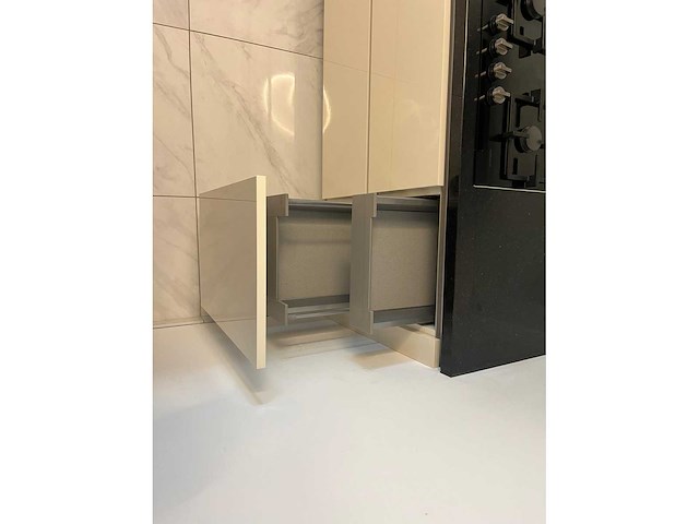 Keuken met siemens apparatuur - afbeelding 1 van  16