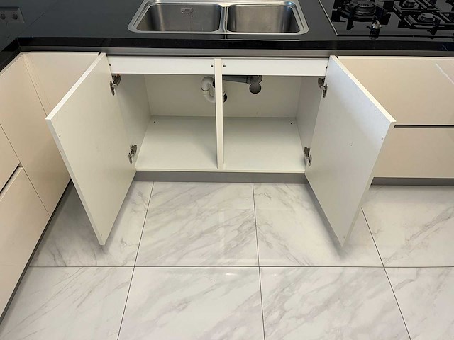 Keuken met siemens apparatuur - afbeelding 14 van  16