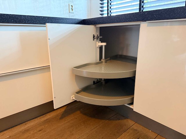 Keuken met siemens apparatuur - afbeelding 4 van  22