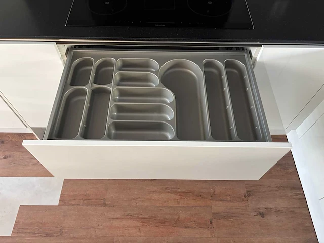 Keuken met siemens apparatuur - afbeelding 3 van  4