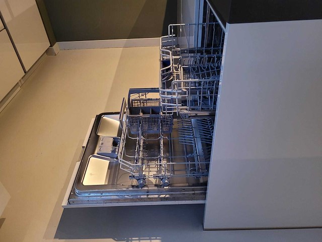 Keuken met siemens apparatuur - afbeelding 2 van  24