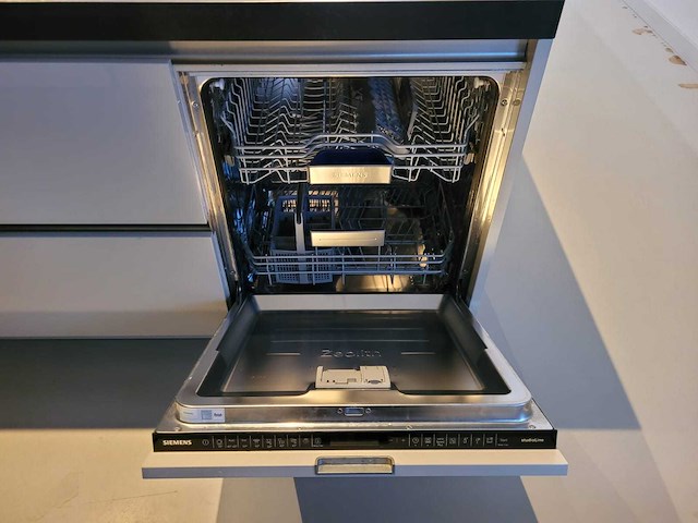 Keuken met siemens apparatuur - afbeelding 3 van  24