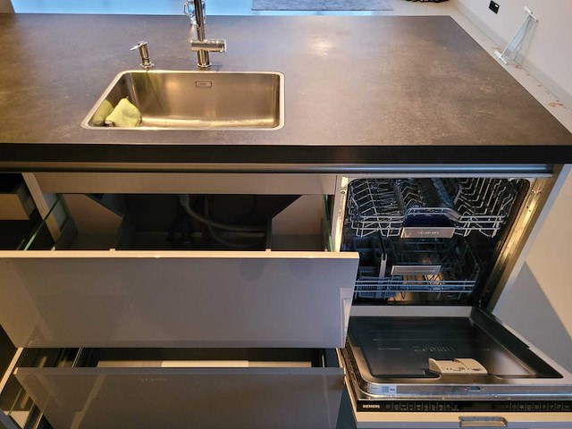 Keuken met siemens apparatuur - afbeelding 23 van  24