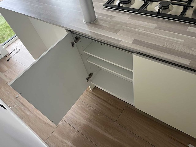 Keuken met siemens apparatuur - afbeelding 2 van  21