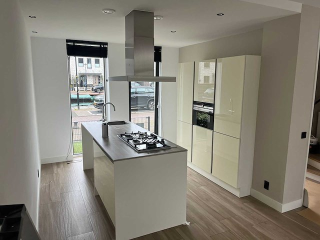 Keuken met siemens apparatuur - afbeelding 1 van  21