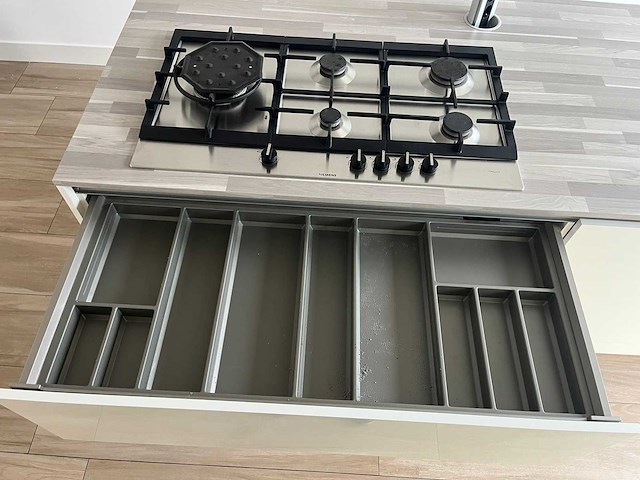 Keuken met siemens apparatuur - afbeelding 6 van  21