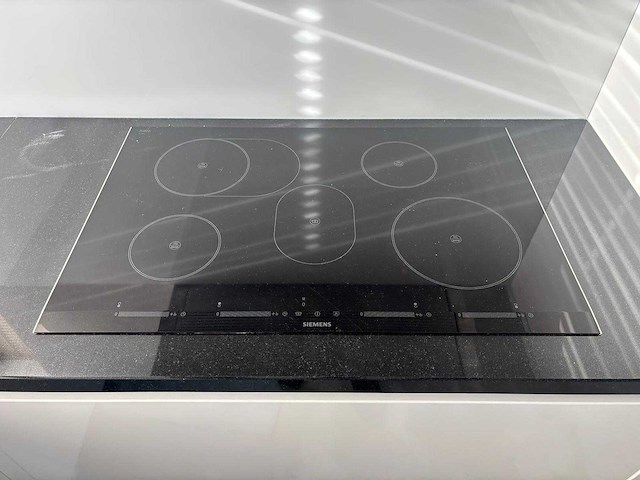 Keuken met siemens apparatuur - afbeelding 2 van  10