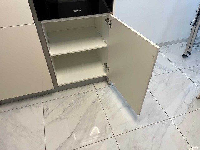 Keuken met siemens apparatuur - afbeelding 4 van  9